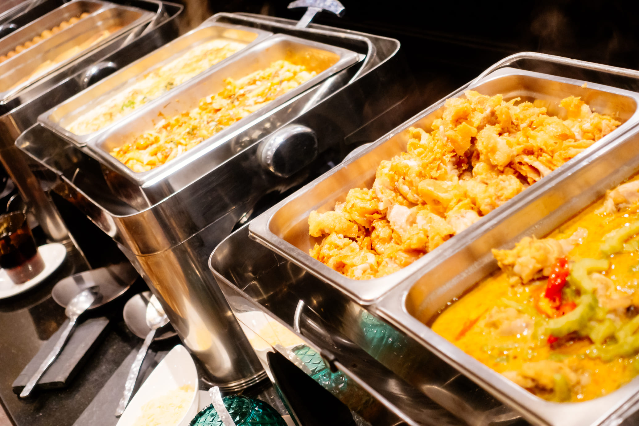 Mesa de buffet organizada para evento em Ribeirão Preto